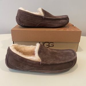 Ugg Men’s Ascot slippers New in Box size 8